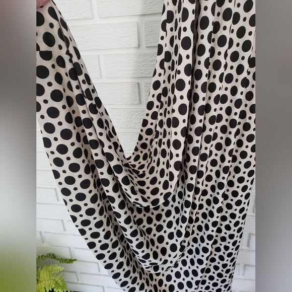 Adorable 70s polkerdot dress with flutter sleeves - Picture 4 of 7